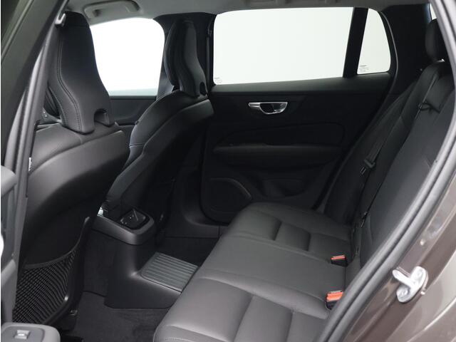 Volvo V60 2.0 T6 Plug-in hybrid AWD Essential / Adaptive Cruise / Leder interieur / Privacy Glass / Climate Pack / Driver Awareness / 19" velgen