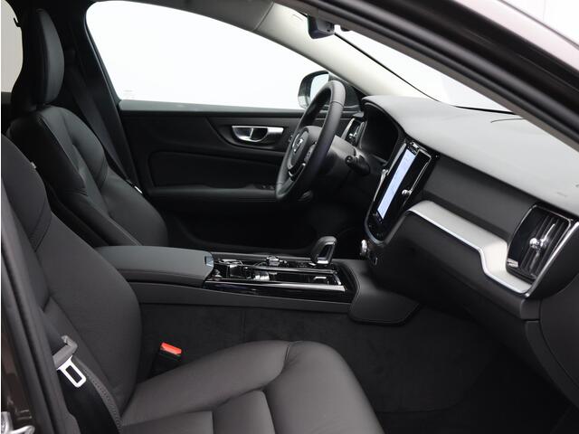 Volvo V60 2.0 T6 Plug-in hybrid AWD Essential / Adaptive Cruise / Leder interieur / Privacy Glass / Climate Pack / Driver Awareness / 19" velgen