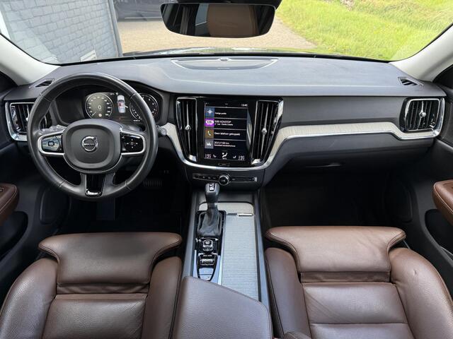 Volvo V60 2.0 T5 Inscription | BLIS | Harman/Kardon | 360º camera | DAB | Memory | Stoelverwarming | Parkeersensoren V+A | Extra getint glas | Verwarmbare voorruit |