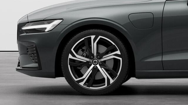Volvo V60 2.0 T6 Plug-in hybrid AWD Plus Dark | Google | Longe Range | Schuif-/Kanteldak | Lederen Bekleding | Head-Up Display | Getint Glas | Sportstoelen | Harman Kardon Audio | Memory | 19" LM