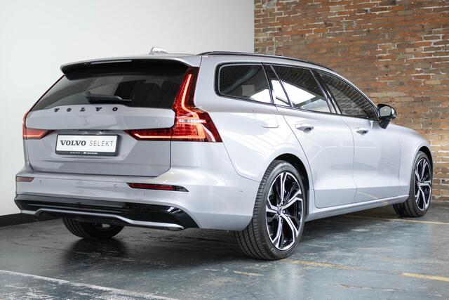 Volvo V60 T6 Plug-in hybrid AWD Plus Dark | Head-up Display | Harman Kardon Premium Audio | 360° Parkeercamera | Parkeersensoren voor + achter | Stoelverwarming | stuurwielverwarming | 19" Lichtmetalen velgen | Panoramadak | Google infotainment