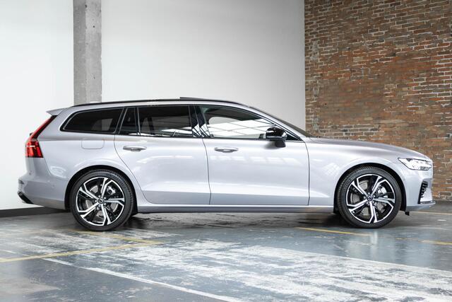 Volvo V60 T6 Plug-in hybrid AWD Plus Dark | Head-up Display | Harman Kardon Premium Audio | 360° Parkeercamera | Parkeersensoren voor + achter | Stoelverwarming | stuurwielverwarming | 19" Lichtmetalen velgen | Panoramadak | Google infotainment