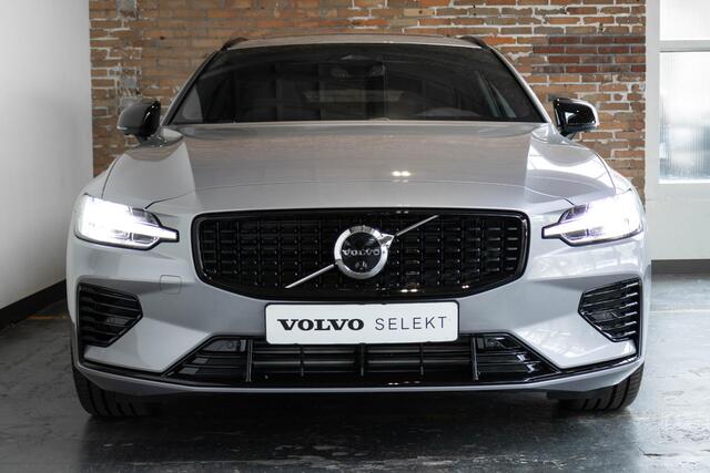 Volvo V60 T6 Plug-in hybrid AWD Plus Dark | Head-up Display | Harman Kardon Premium Audio | 360° Parkeercamera | Parkeersensoren voor + achter | Stoelverwarming | stuurwielverwarming | 19" Lichtmetalen velgen | Panoramadak | Google infotainment