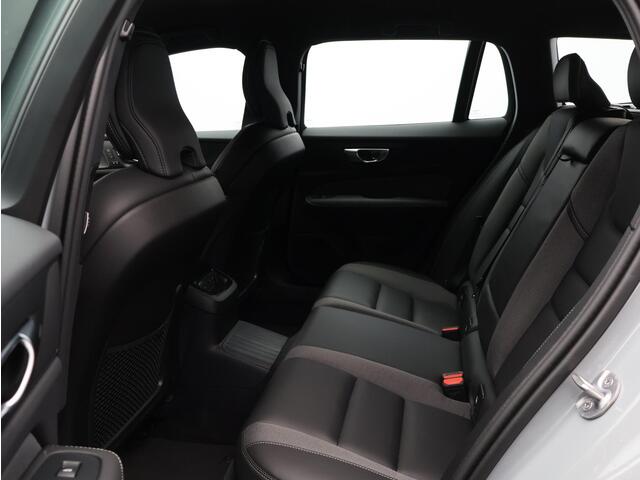Volvo V60 2.0 T6 Plug-in hybrid AWD Plus Dark / Trekhaak / 360 Camera / Harman Kardon / Elektrische Stoelen / Adaptive Cruise / BLIS / Keyless /