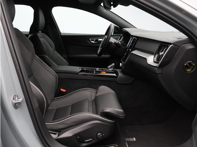 Volvo V60 2.0 T6 Plug-in hybrid AWD Plus Dark / Trekhaak / 360 Camera / Harman Kardon / Elektrische Stoelen / Adaptive Cruise / BLIS / Keyless /