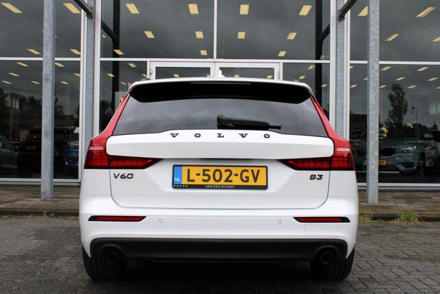 Volvo V60 B3 Automaat Momentum Advantage | Getint glas | 18" Glossy Black LMV | PDC V+A | AppleCarplay | LED Koplampen | DAB