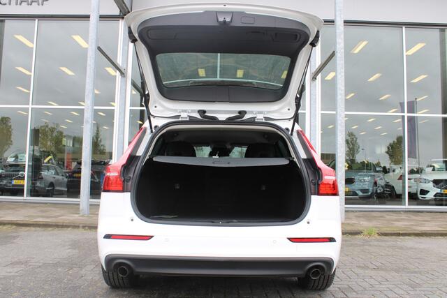 Volvo V60 B3 Automaat Momentum Advantage | Getint glas | 18" Glossy Black LMV | PDC V+A | AppleCarplay | LED Koplampen | DAB