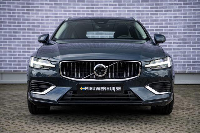 Volvo V60 2.0 T6 Plug-in hybrid AWD Ultimate Bright | Panoramadak | Gelamineerd Glas | 360 Camera | Head-up display | Adaptieve Cruise Control | Verwarmbaar Stuurwiel | Harman & Kardon Sound