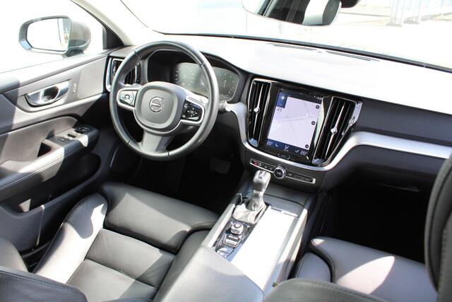 Volvo V60 T5 Automaat Momentum | DAB Ontvanger | Lederen Bekleding | Verwarmbare Voorstoelen | Navigatiesysteem | Apple Carplay/Android Auto | Cruise Control | High Performance Audio | Rijstrooksensor Met Correctie | Electronic Climate Control