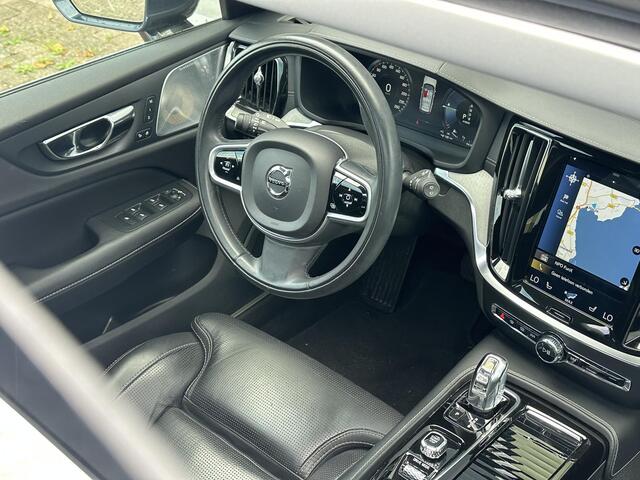 Volvo V60 2.0 T8 Twin Engine AWD Inscription / Elek. Stoelen / Trekhaak / Luchtvering / Panoramadak / Bowers & Wilkins / Camera / Leder / Stoelen+Stuur+Achterbank Verwarmd / BLIS / Carplay /