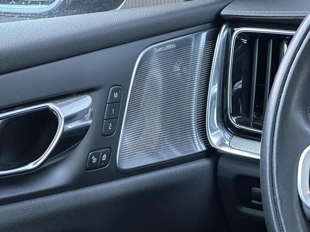 Volvo V60 2.0 T8 Twin Engine AWD Inscription / Elek. Stoelen / Trekhaak / Luchtvering / Panoramadak / Bowers & Wilkins / Camera / Leder / Stoelen+Stuur+Achterbank Verwarmd / BLIS / Carplay /