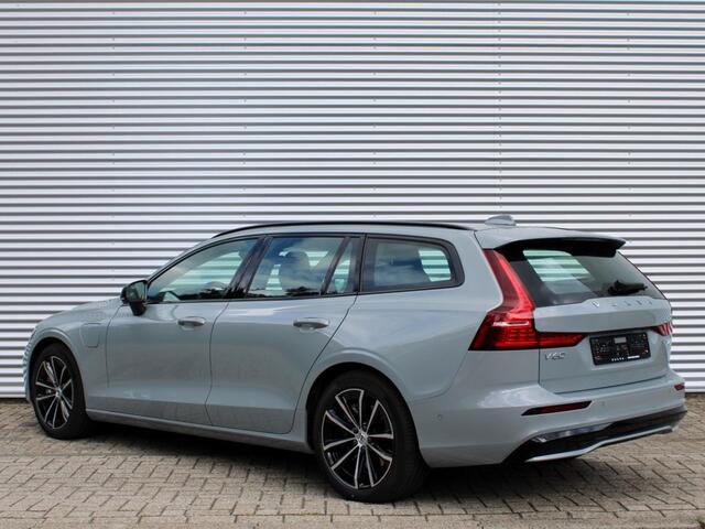 Volvo V60 2.0 T6 Plug-in hybrid AWD Plus Dark Automaat / 360* camera / Trekhaak / Verwarmd voorraam / Google Maps
