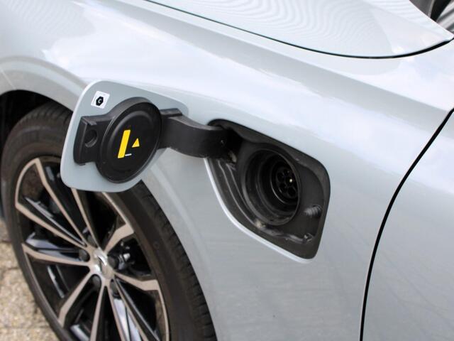 Volvo V60 2.0 T6 Plug-in hybrid AWD Plus Dark Automaat / 360* camera / Trekhaak / Verwarmd voorraam / Google Maps