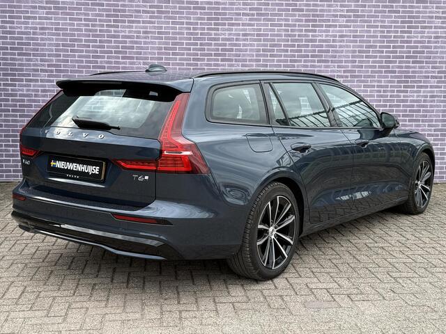 Volvo V60 2.0 T6 Plug-in hybrid AWD Plus Dark | Nieuw Binnen | Trekhaak | Adaptive Cruise Control | Panoramadak | 360 Camera | Harman/Kardon | Stuurverwarming | Stoelverwarming voor & achter | Power Seats | Sportstoelen |