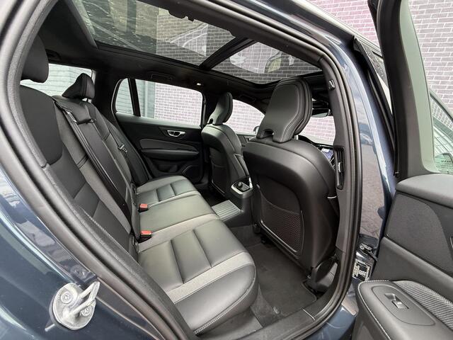 Volvo V60 2.0 T6 Plug-in hybrid AWD Plus Dark | Nieuw Binnen | Trekhaak | Adaptive Cruise Control | Panoramadak | 360 Camera | Harman/Kardon | Stuurverwarming | Stoelverwarming voor & achter | Power Seats | Sportstoelen |