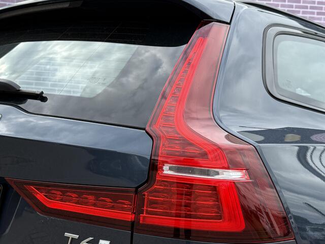 Volvo V60 2.0 T6 Plug-in hybrid AWD Plus Dark | Nieuw Binnen | Trekhaak | Adaptive Cruise Control | Panoramadak | 360 Camera | Harman/Kardon | Stuurverwarming | Stoelverwarming voor & achter | Power Seats | Sportstoelen |
