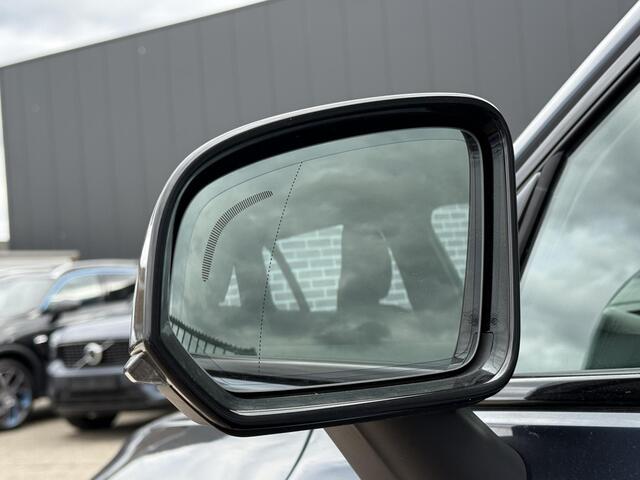 Volvo V60 2.0 T6 Plug-in hybrid AWD Plus Dark | Nieuw Binnen | Trekhaak | Adaptive Cruise Control | Panoramadak | 360 Camera | Harman/Kardon | Stuurverwarming | Stoelverwarming voor & achter | Power Seats | Sportstoelen |