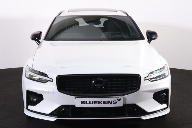 Volvo V60 B4 R-Design - Panorama/schuifdak - IntelliSafe Assist & Surround - 360º Camera - Harman/Kardon audio - Verwarmde voorstoelen & stuur - Parkeersensoren voor & achter - Head up display - Draadloze tel. lader - Extra getint glas -