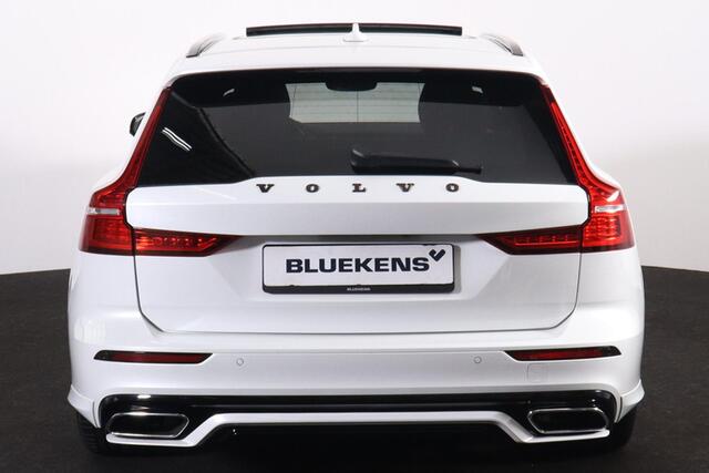 Volvo V60 B4 R-Design - Panorama/schuifdak - IntelliSafe Assist & Surround - 360º Camera - Harman/Kardon audio - Verwarmde voorstoelen & stuur - Parkeersensoren voor & achter - Head up display - Draadloze tel. lader - Extra getint glas -
