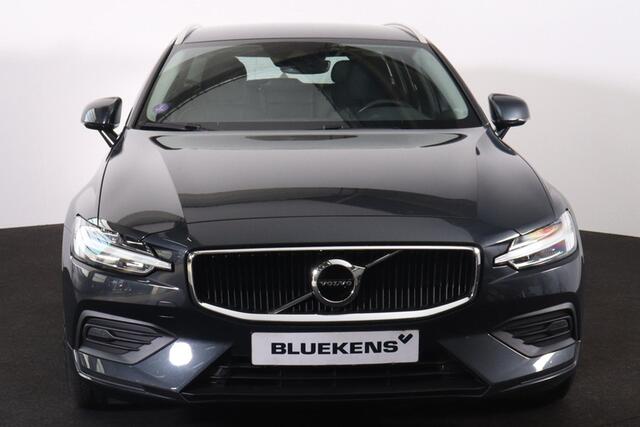 Volvo V60 T5 Momentum - IntelliSafe Assist & Surround - Verwarmde voorstoelen, stuur & achterbank - Parkeersensoren achter - High Performance audio - Standkachel - Elektr. inklapbare trekhaak - 19' LMV