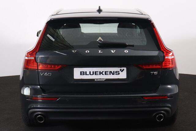 Volvo V60 T5 Momentum - IntelliSafe Assist & Surround - Verwarmde voorstoelen, stuur & achterbank - Parkeersensoren achter - High Performance audio - Standkachel - Elektr. inklapbare trekhaak - 19' LMV