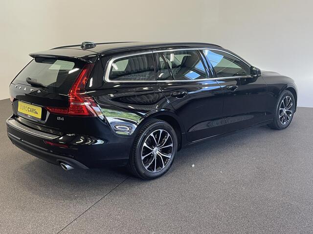 Volvo V60 2.0 B4 Momentum Climate control Cruise control adaptieve Parkeersensoren Achteruitrijd camera LED Verwarmde voorstoelen Lane assist Apple Carplay/ Android Auto