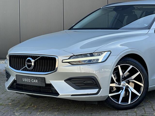 Volvo V60 2.0 T4 Momentum Pro automaat/ trekhaak/ 18 inch/ stoelverwarming / apple car play