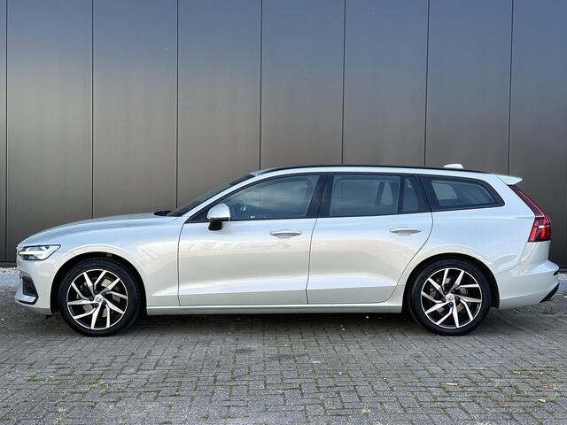 Volvo V60 2.0 T4 Momentum Pro automaat/ trekhaak/ 18 inch/ stoelverwarming / apple car play