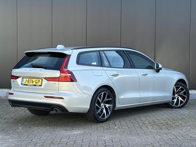 Volvo V60 2.0 T4 Momentum Pro automaat/ trekhaak/ 18 inch/ stoelverwarming / apple car play
