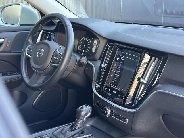 Volvo V60 2.0 T4 Momentum Pro automaat/ trekhaak/ 18 inch/ stoelverwarming / apple car play