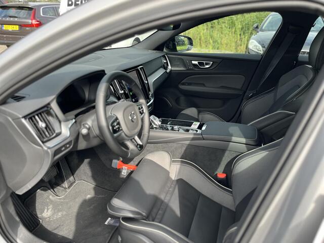 Volvo V60 T6 Plug-in hybrid AWD Plus Dark | 360 Camera | Harman/Kardon | Trekhaak |