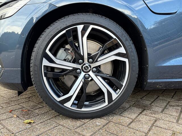 Volvo V60 T6 350PK Automaat Recharge AWD Plus Bright | ACC | Panoramadak | 360 camera | Stuurverwarming | 19"LMV | Elektr. stoel