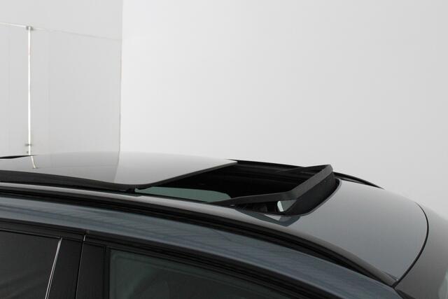 Volvo V60 2.0 B3 Plus Dark > Standkachel/Pano.schuif/Trekhaak/360 camera/Harman Kardon