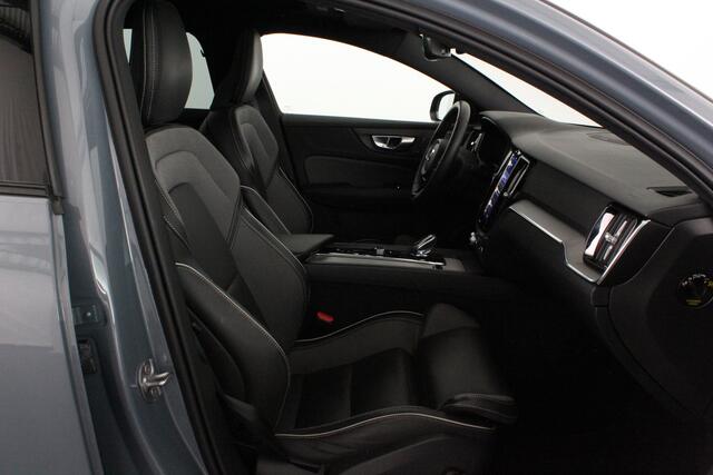 Volvo V60 2.0 B3 Plus Dark > Standkachel/Pano.schuif/Trekhaak/360 camera/Harman Kardon