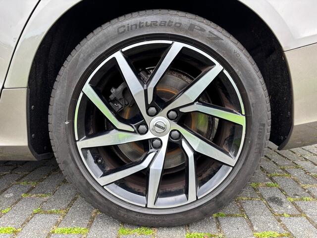 Volvo V60 2.0 T5 Momentum Automaat | Rijklaar incl 12 mnd Bovag | Trekhaak Carplay On Call Stoelverwarming