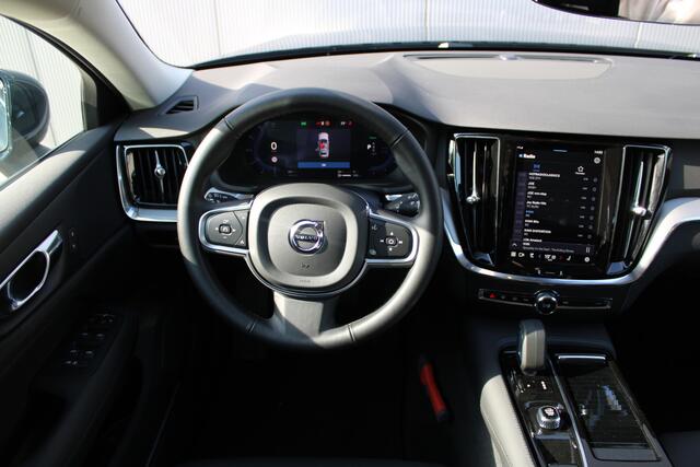 Volvo V60 T6 Plug-in hybrid AWD Essential Bright | Leder | Trekhaak | Adaptieve Cruise | All Season banden