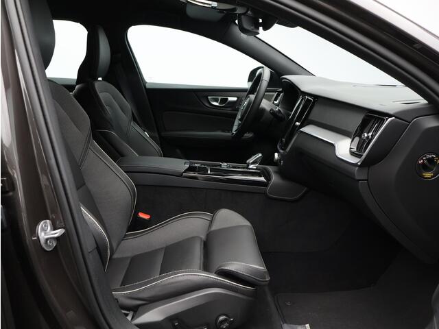 Volvo V60 2.0 T6 Plug-in hybrid AWD Plus Dark / Trekhaak / 360 Camera / Harman Kardon / Elektrische Stoelen / Stoel+Stuurverwarming / BLIS / Keyless / Adaptive Cruise /