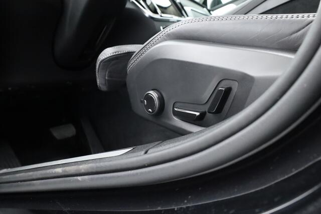 Volvo V60 T8 Recharge Ultra Dark | Bowers & Wilkins | HUD | Pano | Pilot Assist | Massage | Stoelvent.