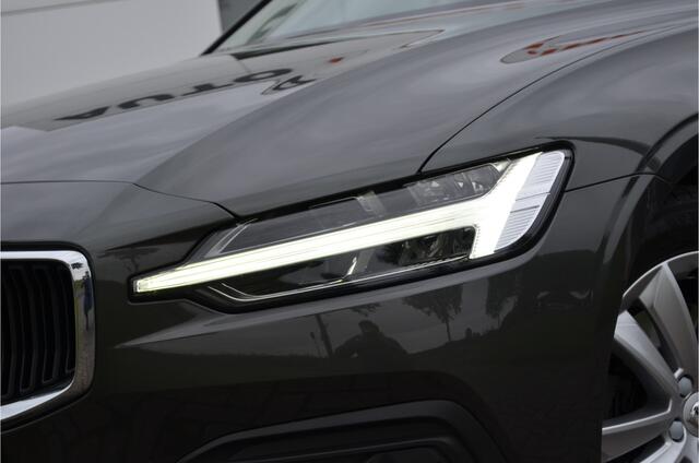 Volvo V60 2.0 B3 Momentum Business Elektr trekhaak + achterklep | Keyless | Lane assist | Virtual cockpit