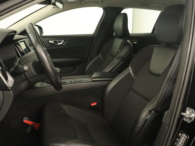 Volvo V60 2.0 D4 Momentum | Carplay | Half leder | Navigatie | Full LED | Digital Cockpit | Parkeerverwarming | Climate control | Parkeerhulp | Cruise control