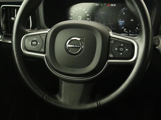 Volvo V60 2.0 D4 Momentum | Carplay | Half leder | Navigatie | Full LED | Digital Cockpit | Parkeerverwarming | Climate control | Parkeerhulp | Cruise control