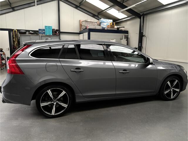 Volvo V60 2.0 T4 Business Sport Intellisafe Pro Line R Design!!! | Achteropkomend verkeer waarschuwing | Autonomous Emergency Braking | Bots herkenning systeem