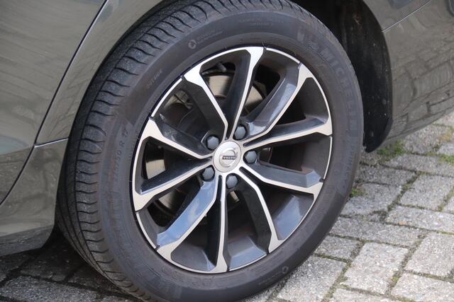 Volvo V60 2.0 B3 Momentum Advantage, Stoel & Stuurverwarming, Navi, Camera