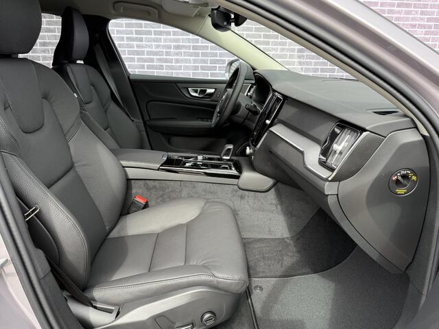 Volvo V60 2.0 T6 Plug-in hybrid AWD Essential | MJ 2026 | Leder | Blis | Adaptieve Cruise controle | 19" | Stuur + Stoelverwarming | Black Pack | Google | Camera | Getint glas |