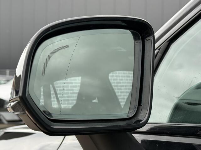 Volvo V60 2.0 T6 Plug-in hybrid AWD Plus Dark | Nieuw Binnen | Trekhaak | Adaptive Cruise Control | Panoramadak | 360 Camera | Harman/Kardon | Stuurverwarming | Stoelverwarming voor & achter | Power Seats | Sportstoelen |