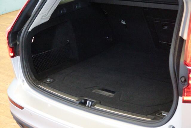 Volvo V60 2.0 B3 Momentum Business Aut | NAVI | CLIMA | CAMERA + PDC | ADAP CRUISE | ELEKTR KLEP |