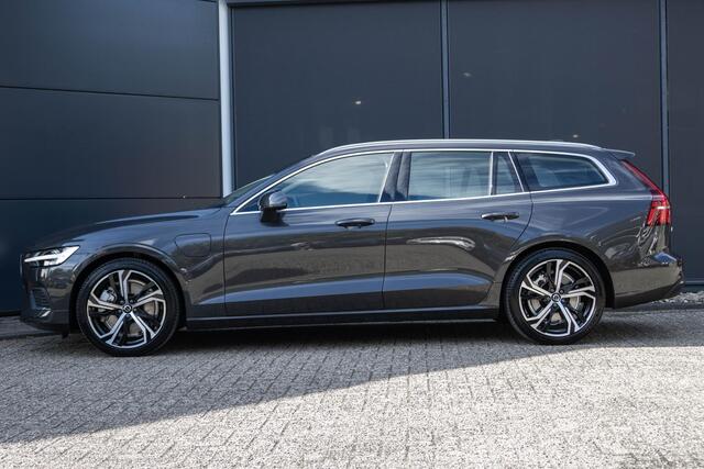 Volvo V60 T6 Plug-in hybrid AWD Plus Bright | Lederen interieur | Semi Elektrische Trekhaak | Keyless | Climate Pack | Elektrisch verstelbare stoelen | Adaptieve Cruise Control | Google Infotainment | 19 inch Lichtmetalen velgen | Parkeercamera en sensoren rondom |