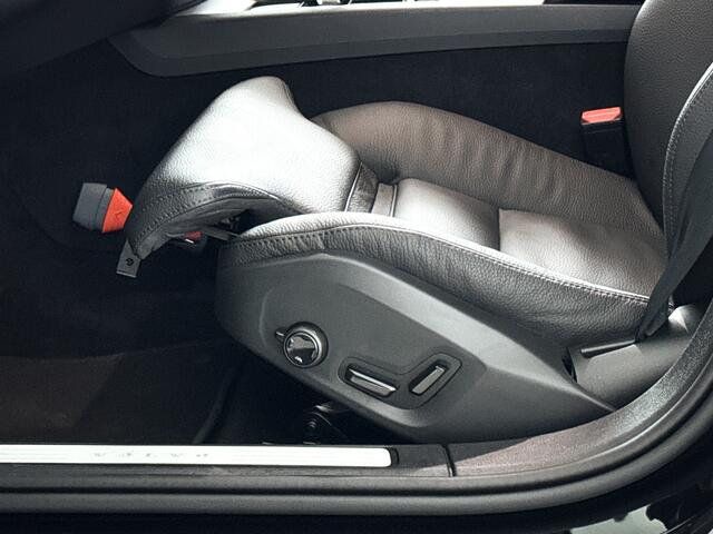 Volvo V60 B4 Aut. Plus Dark | Parkeercamera | Stoel- en stuurverwarming | Trekhaak