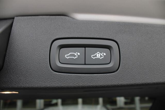 Volvo V60 B3 Automaat Momentum Business | El. Trekhaak | Camera | Adapt. Cruise | PDC V+A | Privacy glass