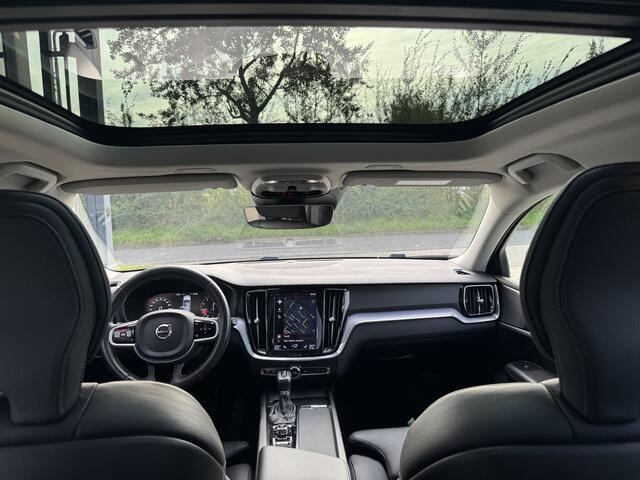 Volvo V60 2.0 T4 Momentum Pro Panoramadak Lederen bekleding
